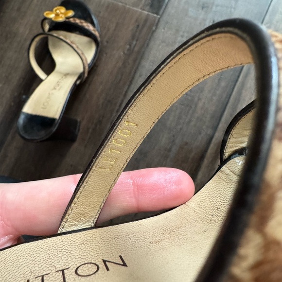 VINTAGE LOUIS VUITTON DAMIER CALF HAIR FLOWER HEELS - Picture 8 of 11